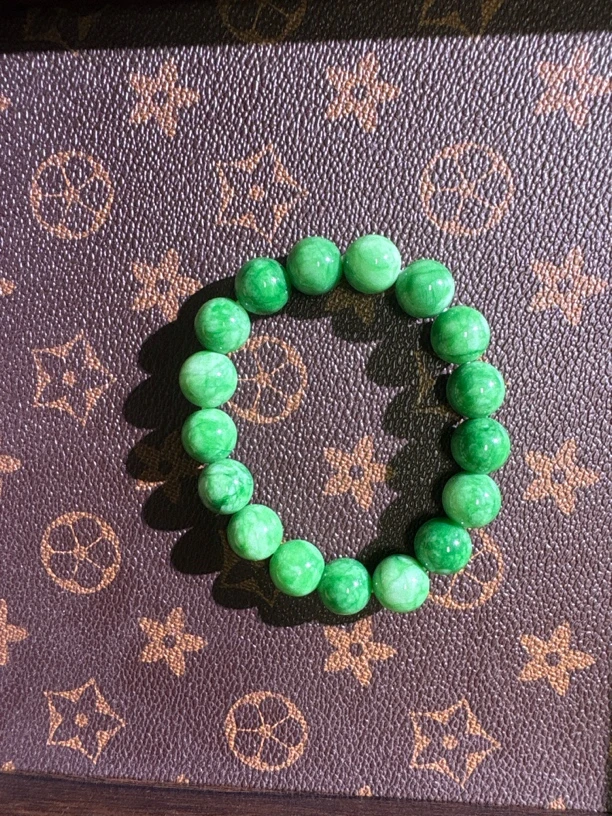 辣绿翡翠手串卡12珠子