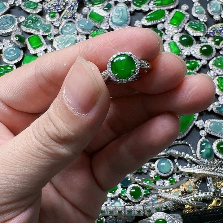 翡翠颈饰未镶嵌天然A货翡翠放漏