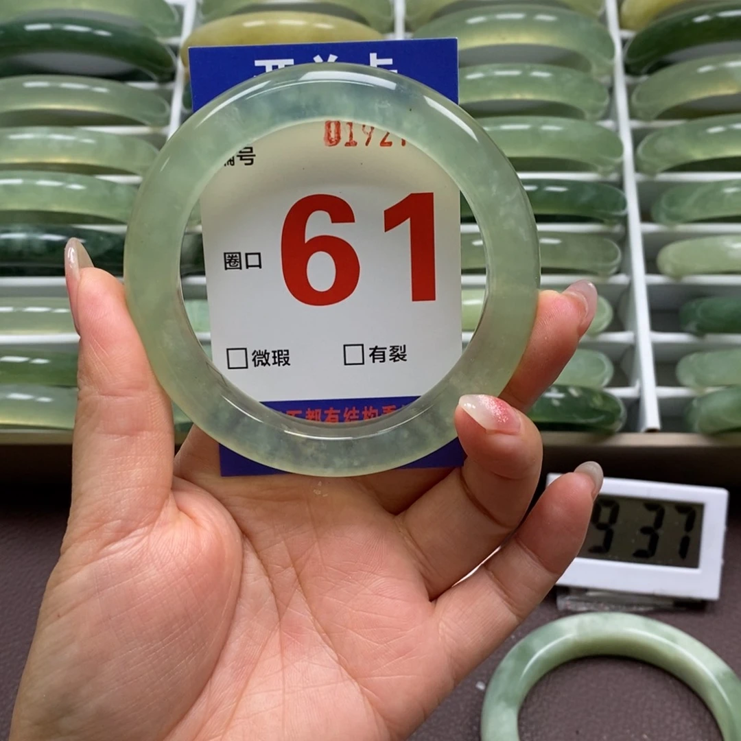 岫玉手镯未镶嵌我