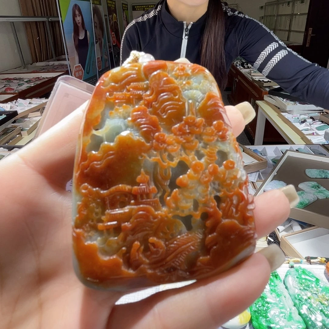 翡翠未镶嵌颈饰一