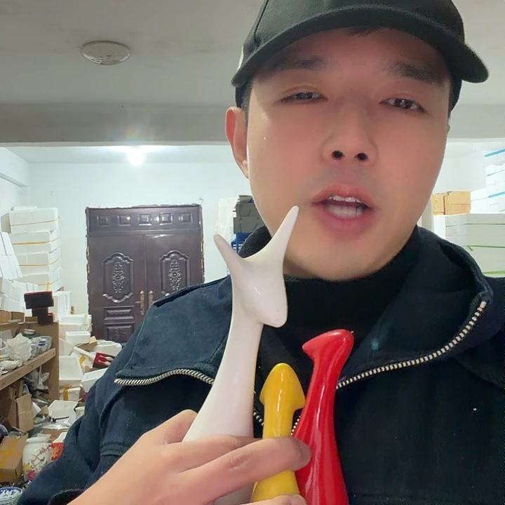 三个装的东西瓷器