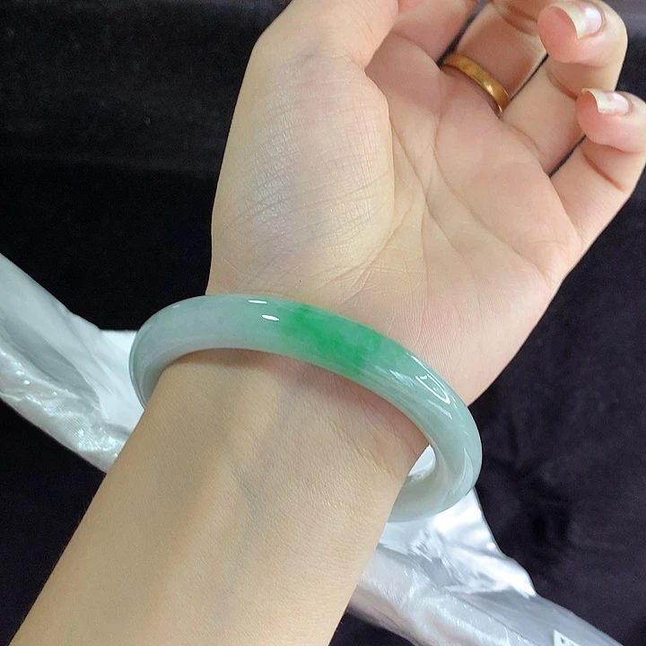 翡翠未镶嵌手镯56圈6661