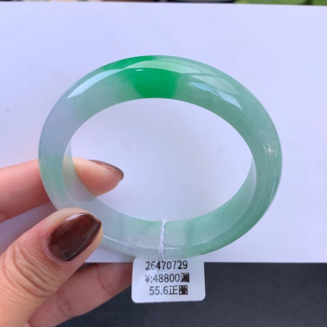 翡翠手镯未镶嵌糯冰阳绿手镯（棉线）