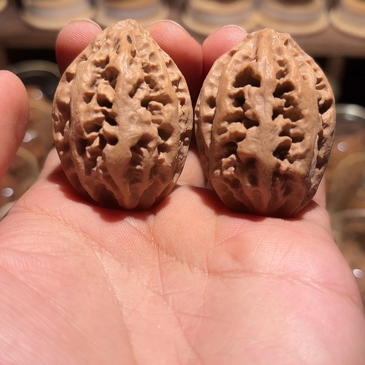 文玩核桃把件珊瑚蛋