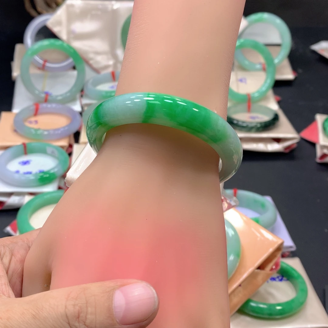 翡翠未镶嵌手镯（开口镯）翡翠