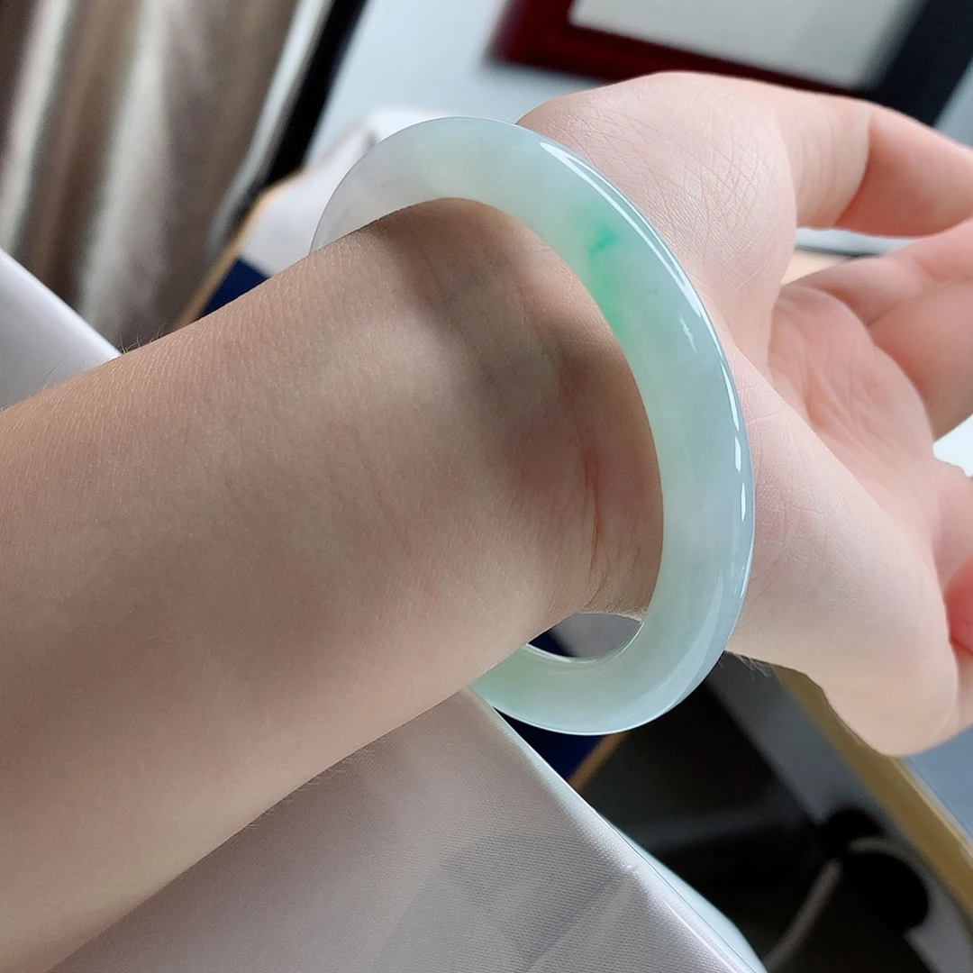 翡翠手镯未镶嵌5号飘阳绿