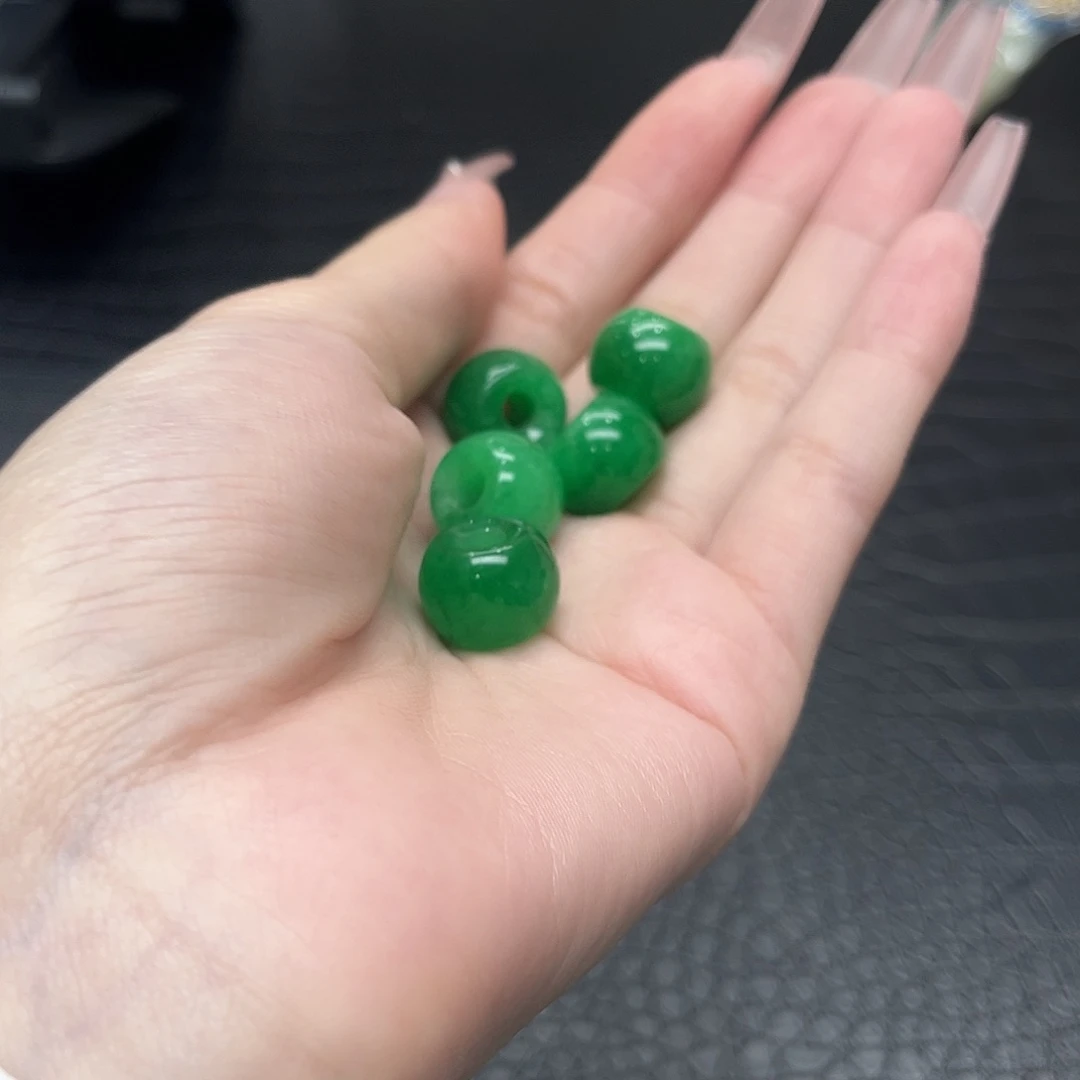 翡翠手镯未镶嵌默认瑕疵