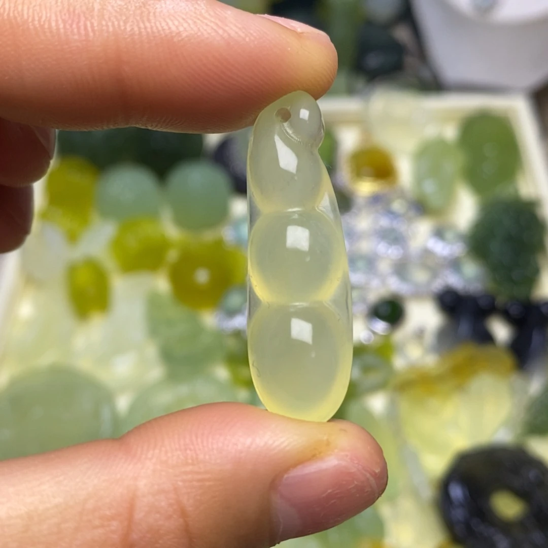 未镶嵌蛇纹石玉颈饰