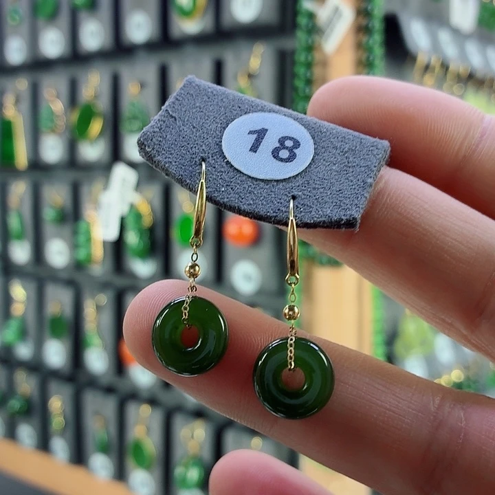 和田玉18K金镶嵌耳饰