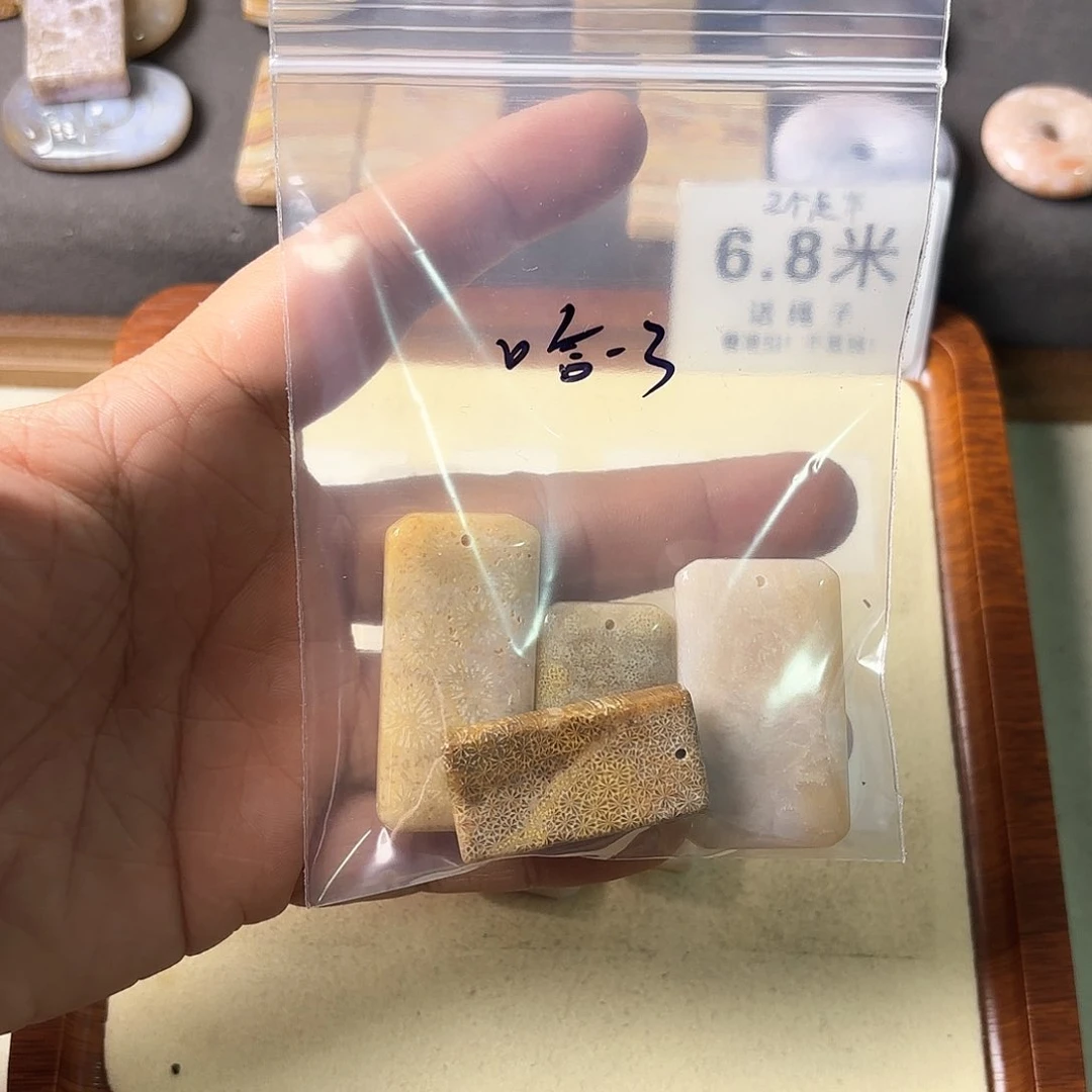硅化玉颈饰未镶嵌哈*哈