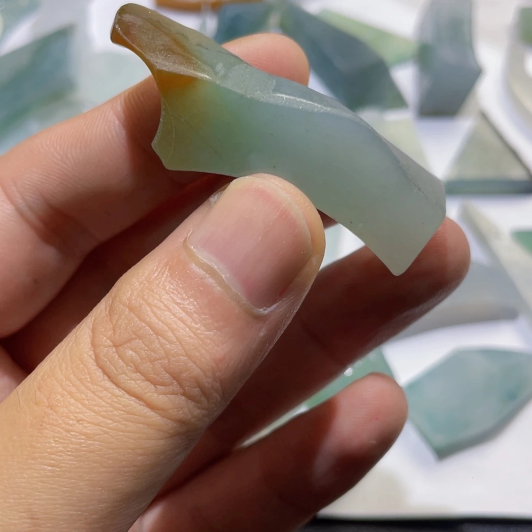 楊***煬翡翠未镶嵌颈饰定制翡翠未镶嵌不包工