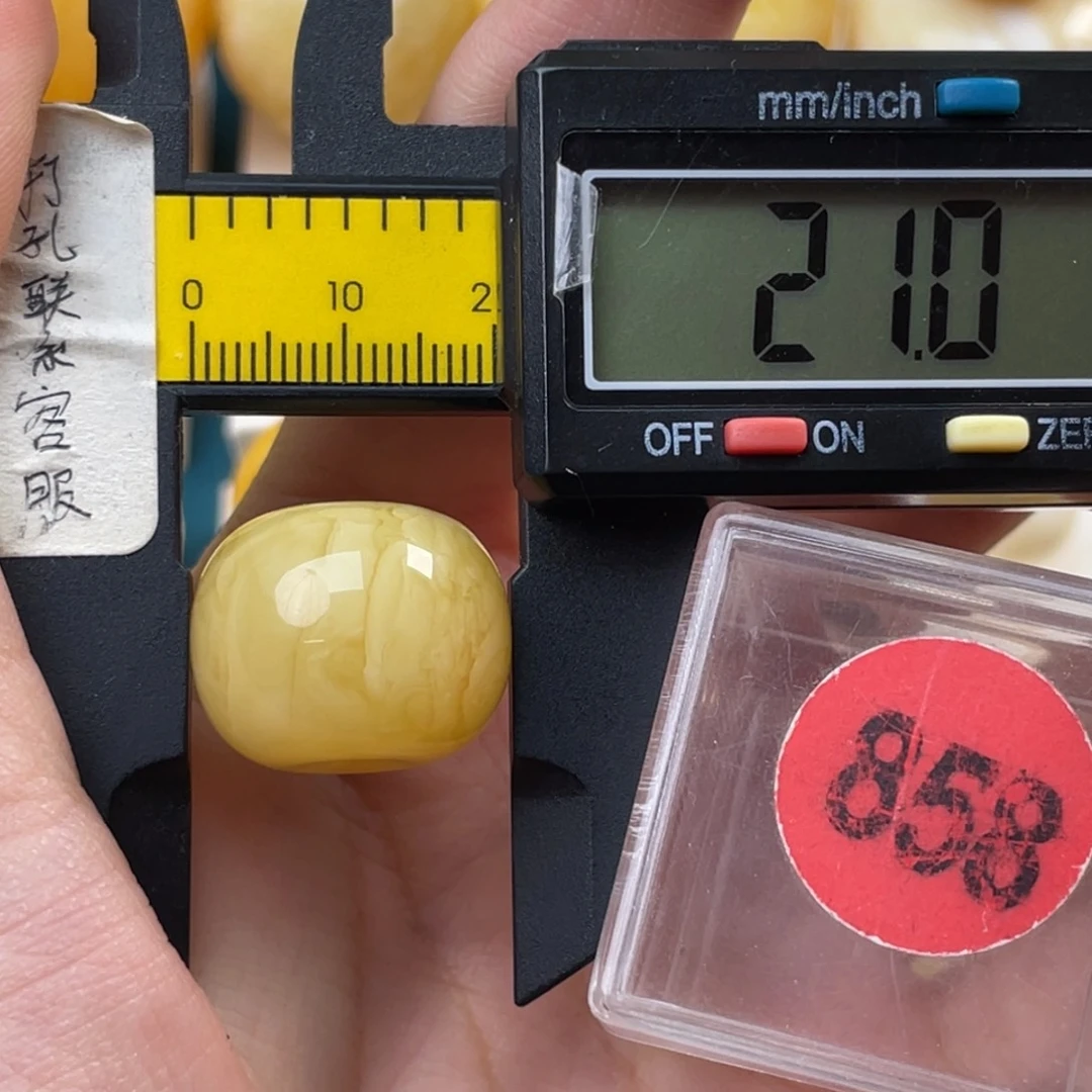 蜜蜡未镶嵌珠宝奇石