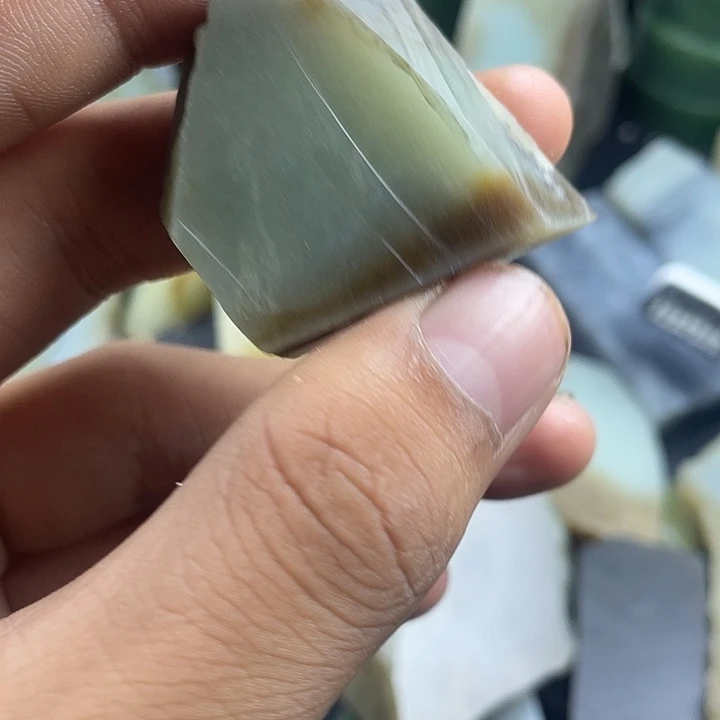 颈饰未镶嵌和田玉（糖玉）