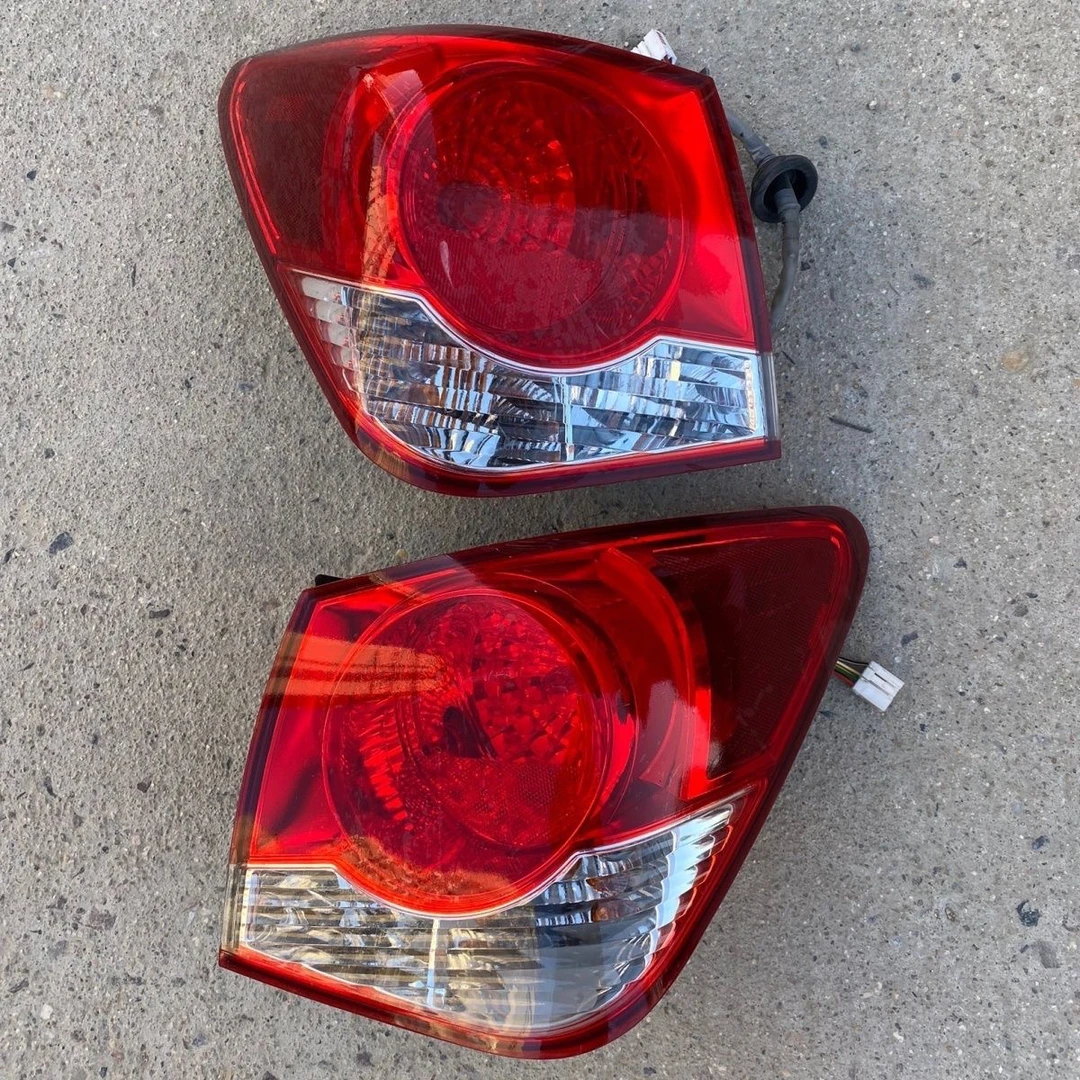09-14款雪佛兰科鲁兹后尾灯总成后大灯刹车灯倒车灯原车尾灯