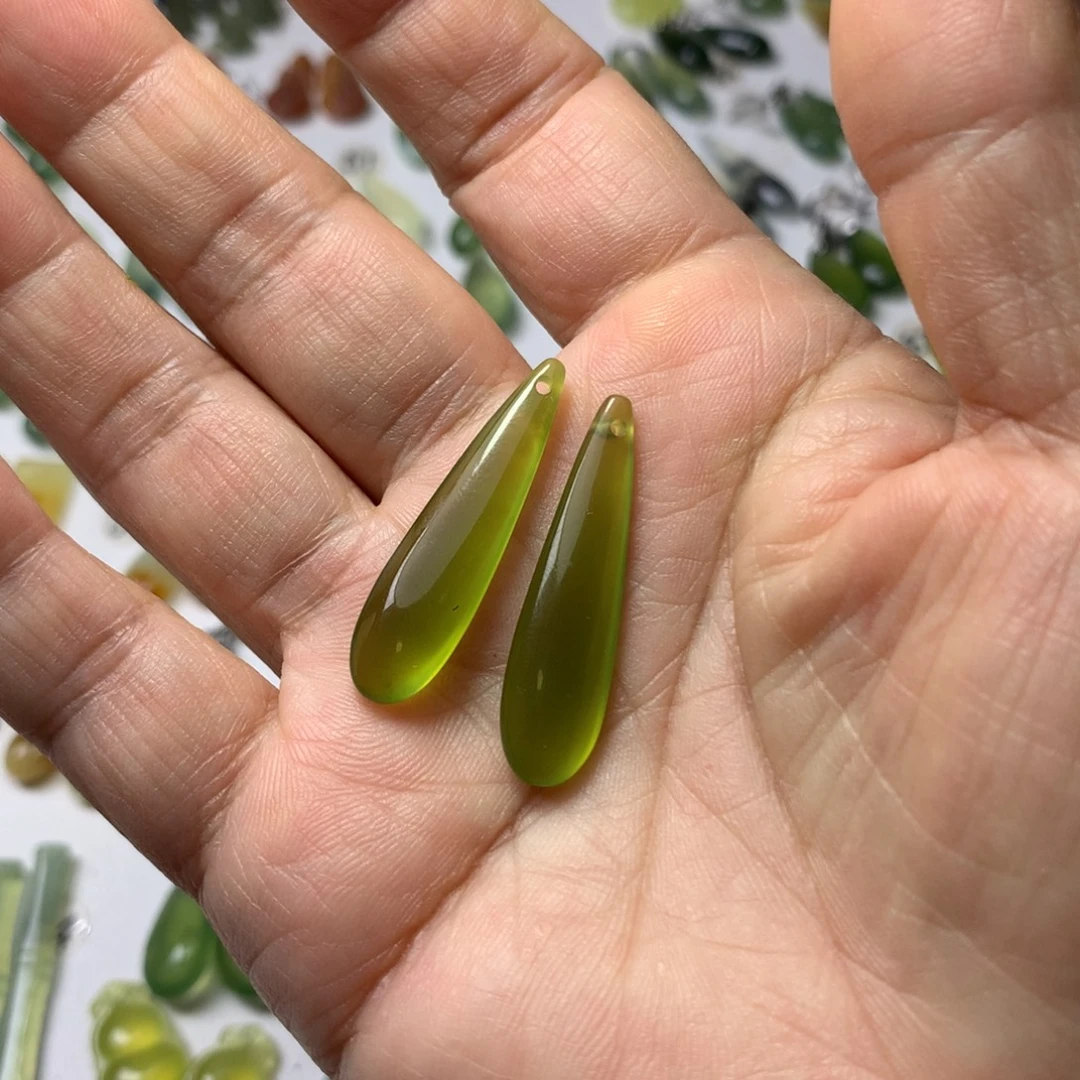 未镶嵌蛇纹石玉耳环
