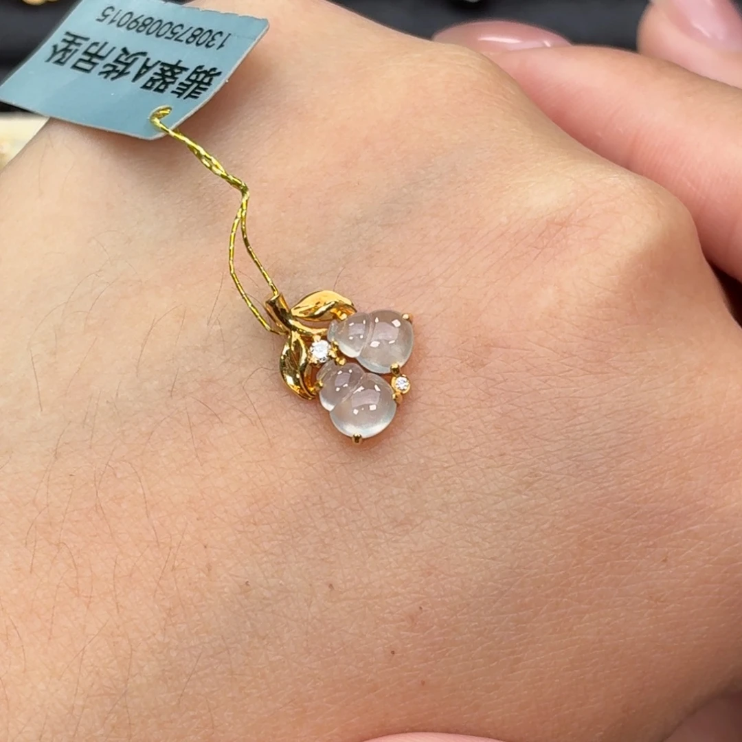 翡翠18K金镶嵌颈饰