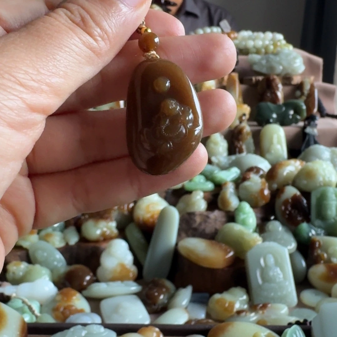 和田玉（糖玉）未镶嵌颈饰