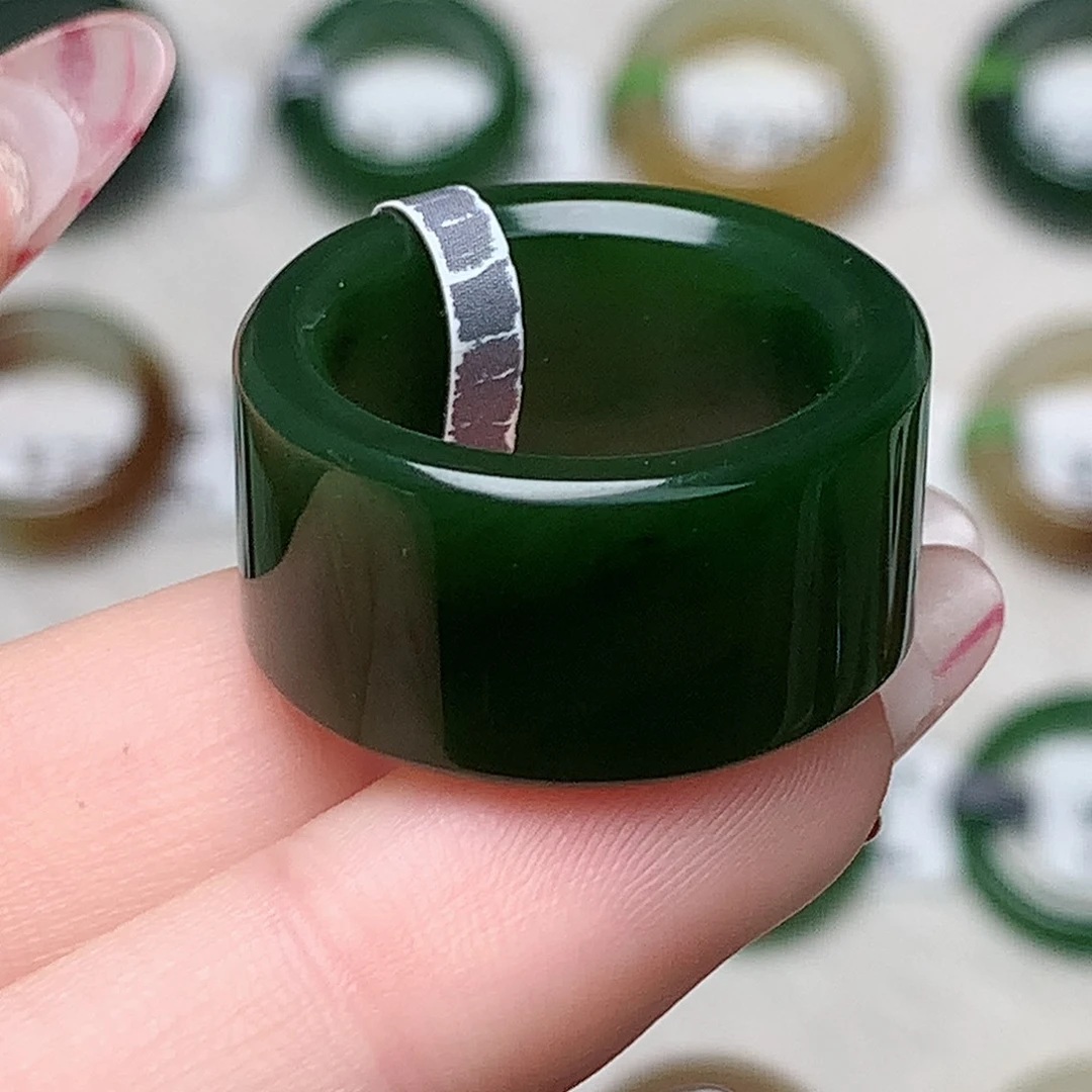 未镶嵌戒指和田玉