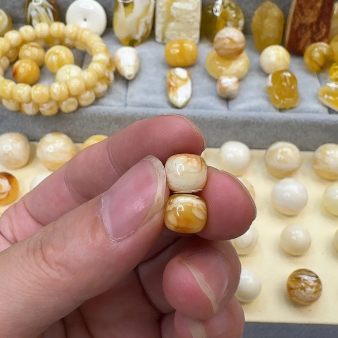 随****裸石琥珀未镶嵌对珠