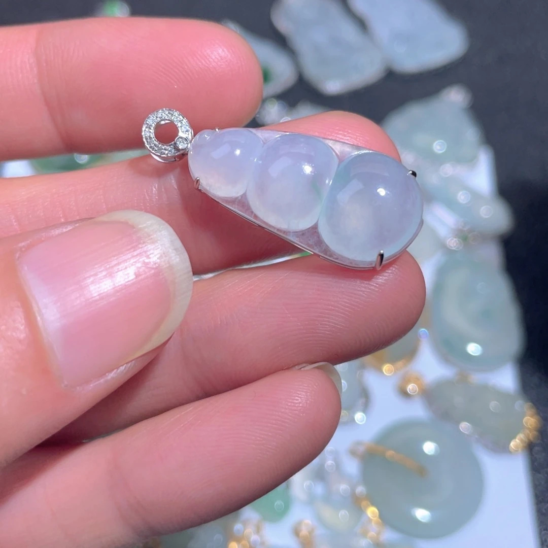 翡翠颈饰18K金镶嵌翡翠