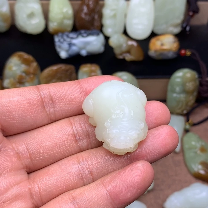 H***x和田玉（糖玉）未镶嵌颈饰