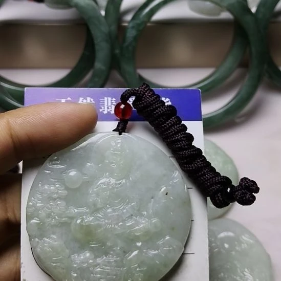 翡翠未镶嵌颈饰挂件