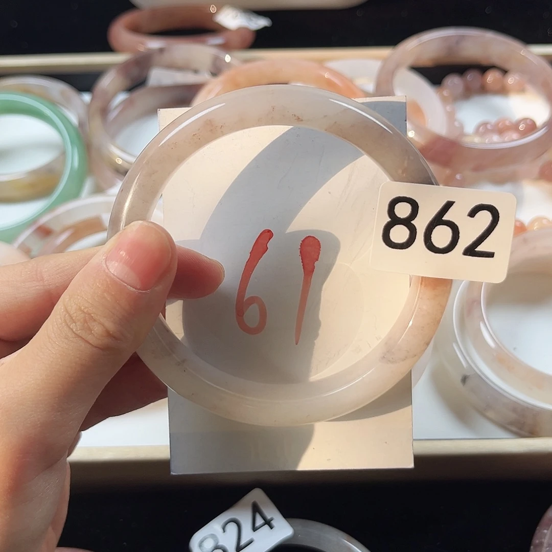 石英质玉手镯未镶嵌