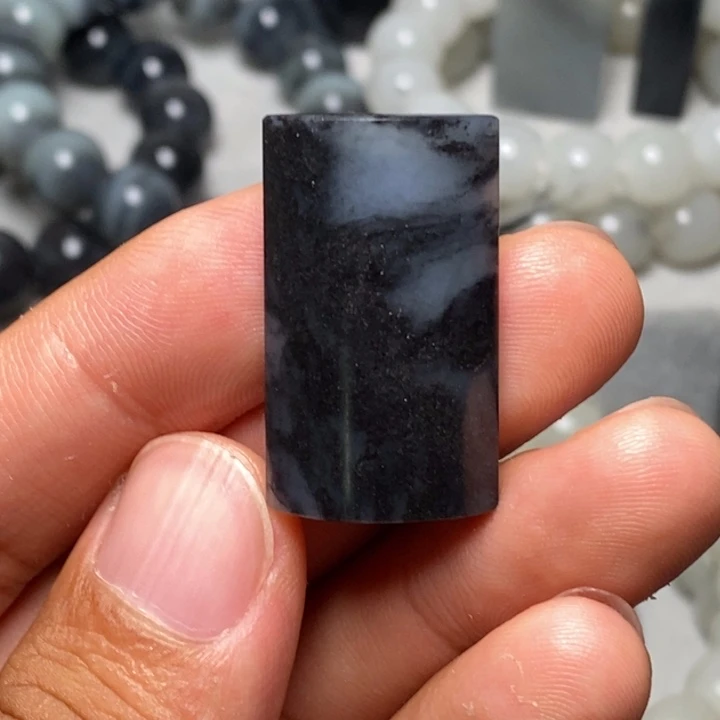 未镶嵌和田玉（墨玉）挂件