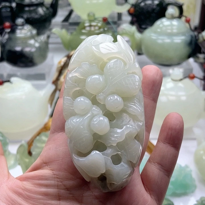 蛇纹石玉挂件未镶嵌