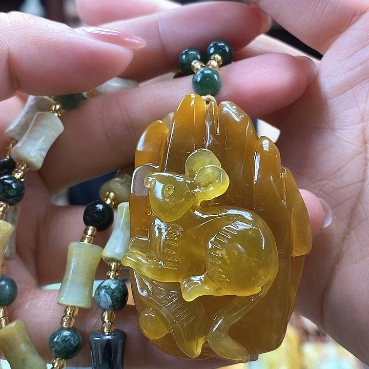 蛇纹石玉未镶嵌颈饰