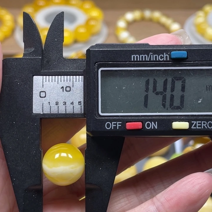 未镶嵌蜜蜡裸石劉***?