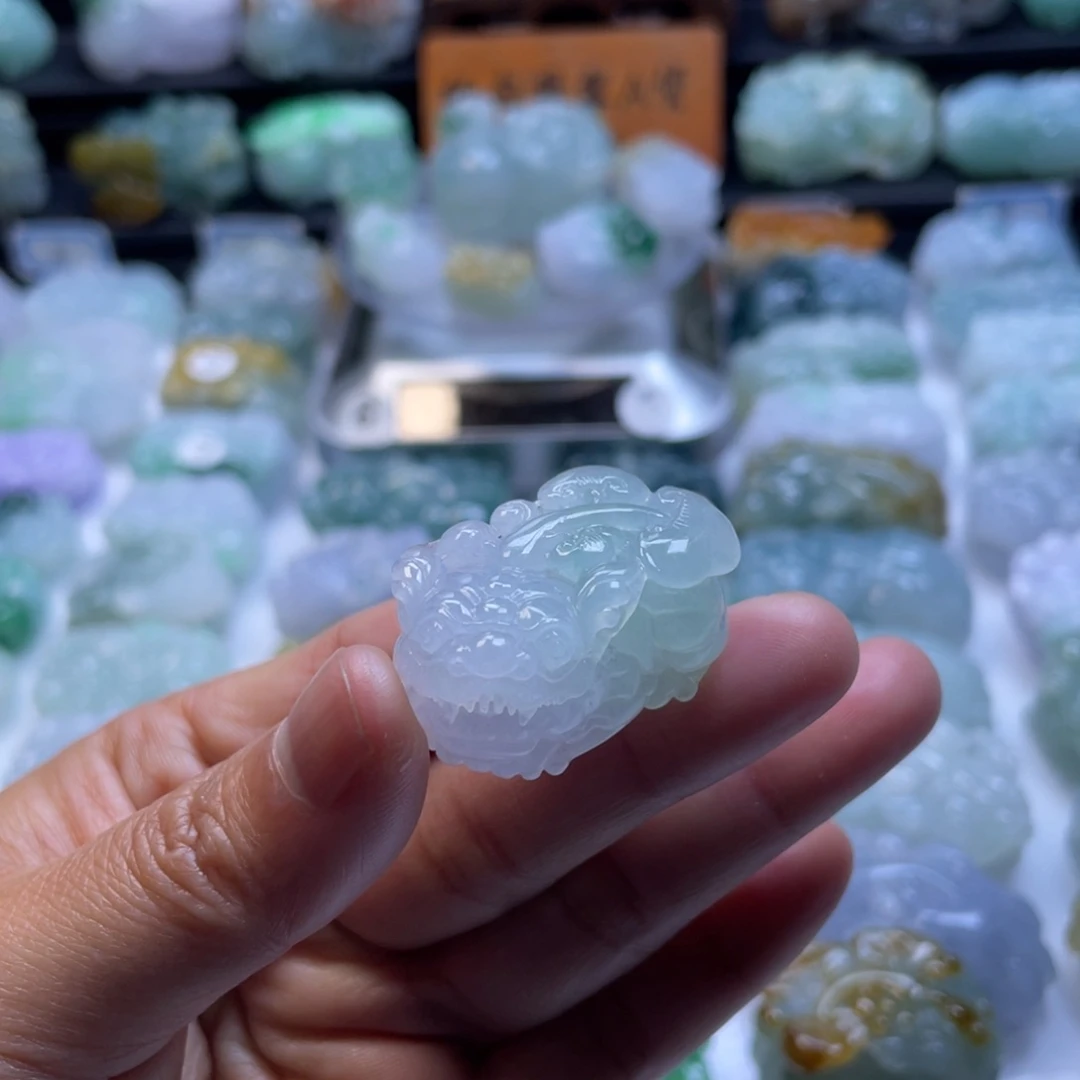 翡翠颈饰未镶嵌貔貅