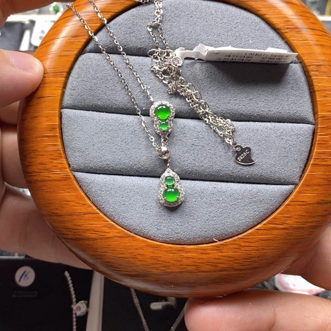 翡翠颈饰银S925镶嵌知**性翡翠