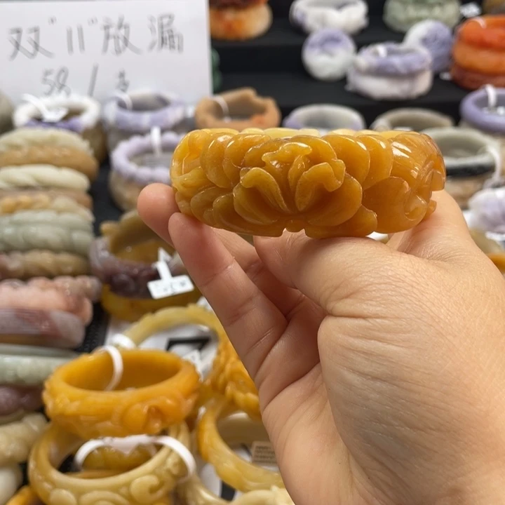 秋****石英质玉未镶嵌手镯