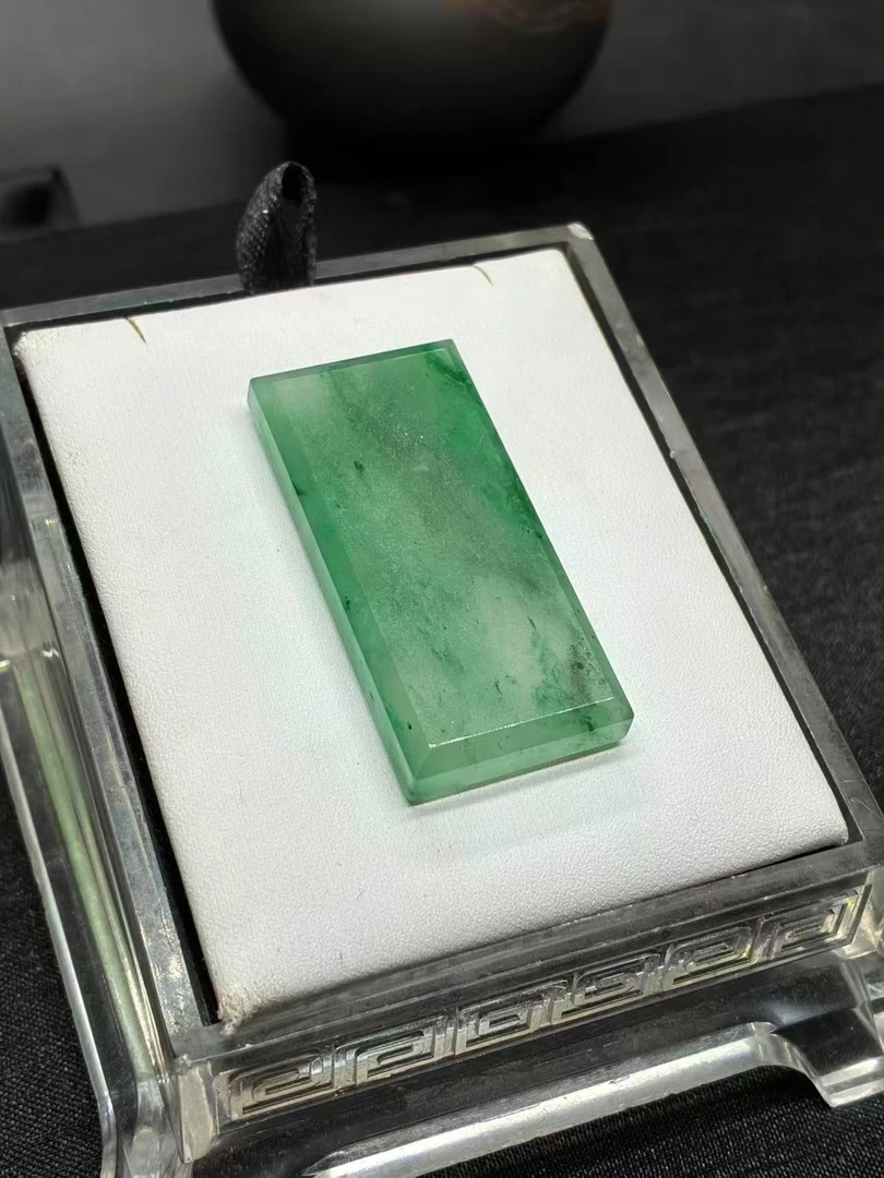 非洲翠冰飘花无事牌吊坠一枚