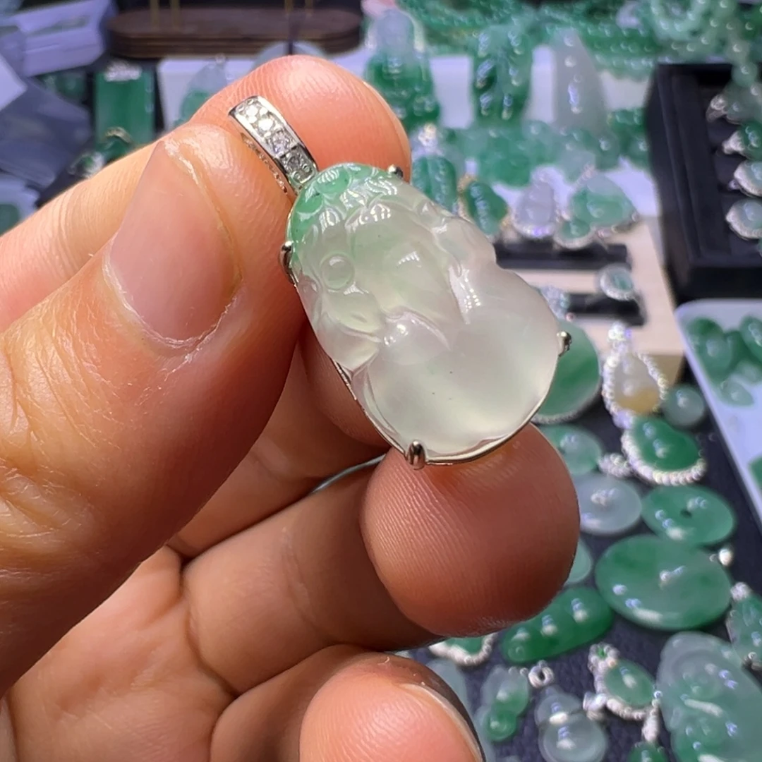 石英质玉（非洲翠）未镶嵌颈饰