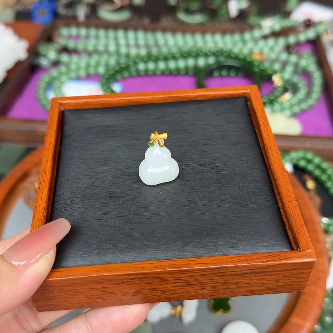 和田玉18K金镶嵌吊坠(不含链)