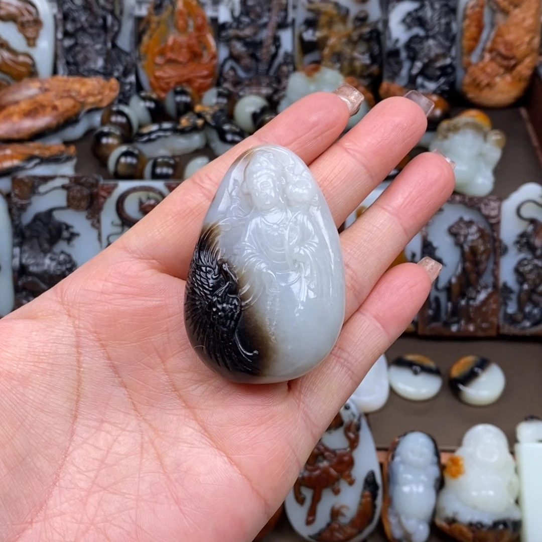 颈饰未镶嵌和田玉忘**食