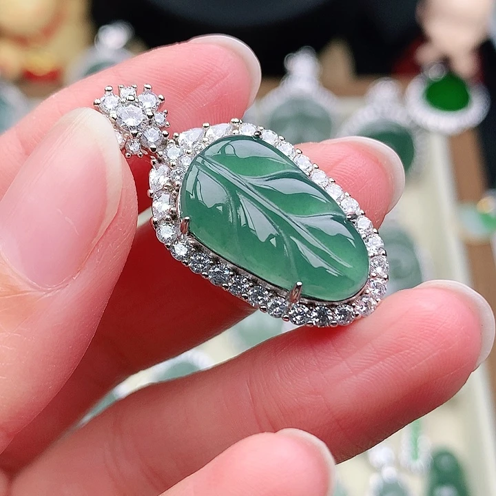 颈饰未镶嵌翡翠吊坠