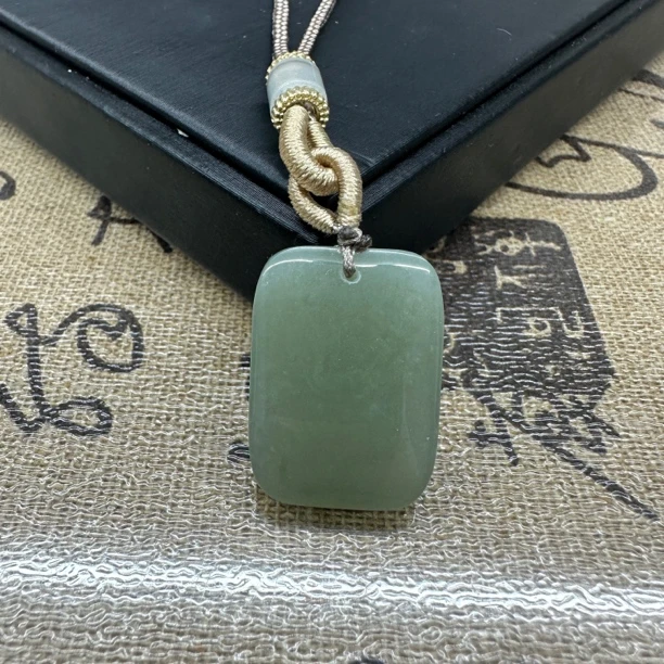 H350和田玉无事牌吊坠多样性发其一