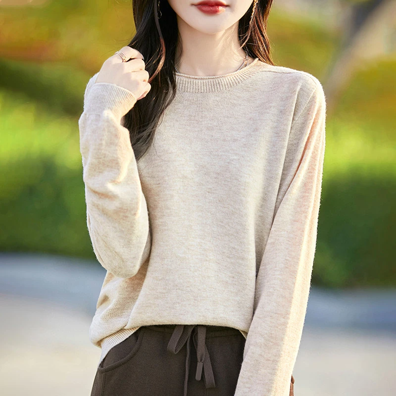 2025年冬新款精纺一线成衣女士羊毛衫卷边圆领纯色套头打底衫