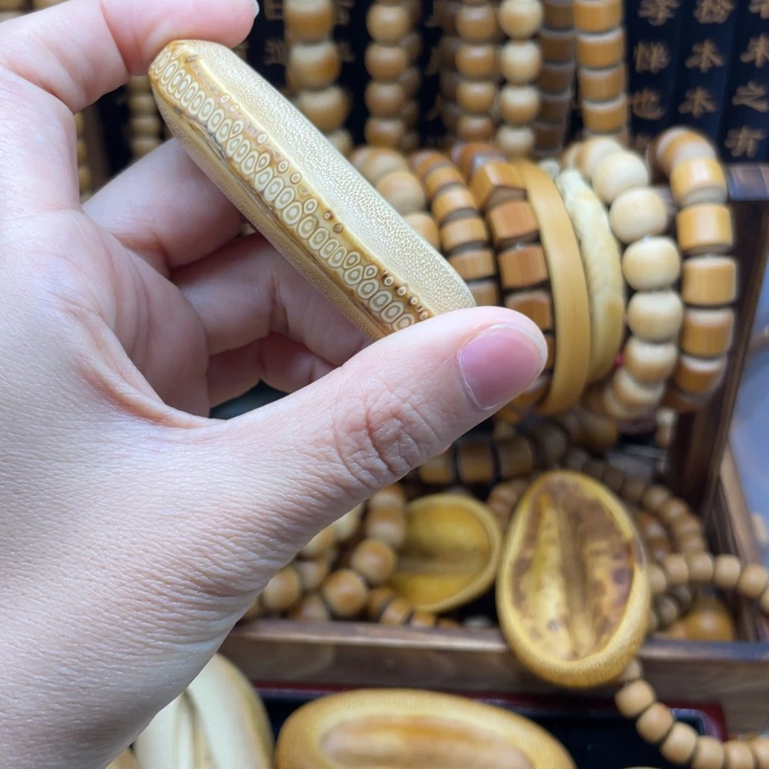 六*一竹根竹格33*70把件