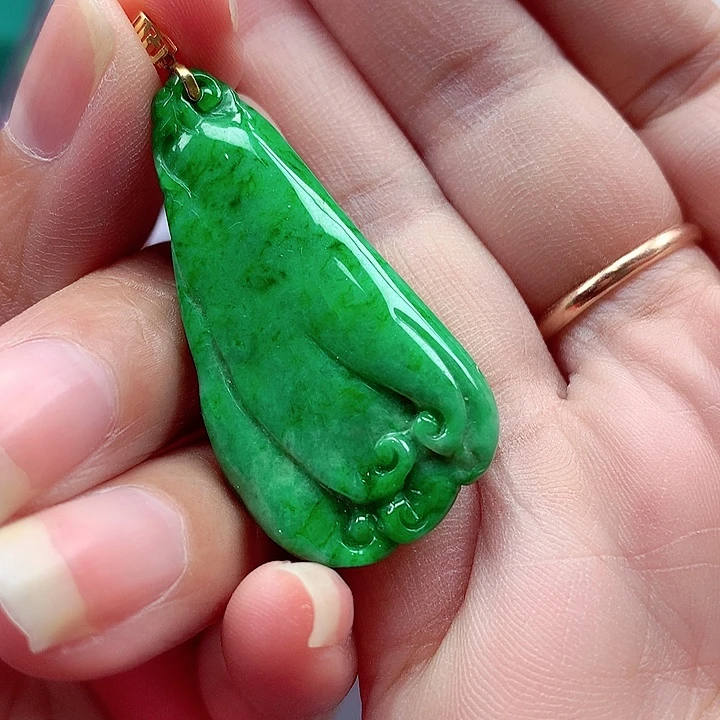 翡翠18K金镶嵌颈饰翡翠