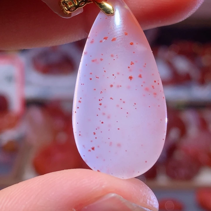 南红玛瑙未镶嵌南红满天星水滴。