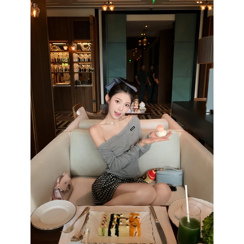 韩系复古甜辣风纯欲一字肩长袖T恤女秋季低腰格子蓬蓬短裙两件套