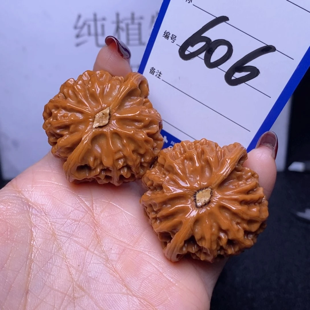 文玩核桃把件606/41宫灯