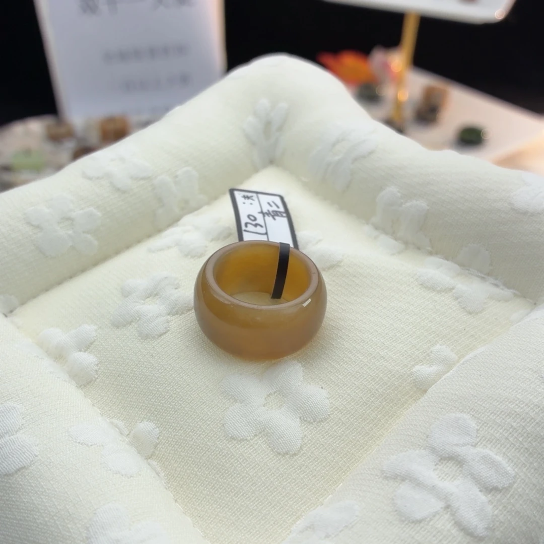 和田玉（糖玉）未镶嵌戒指Ｑ５糖轮胎17.3不退换