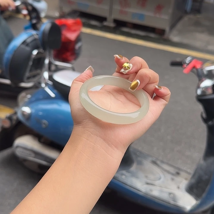 东陵石未镶嵌手镯