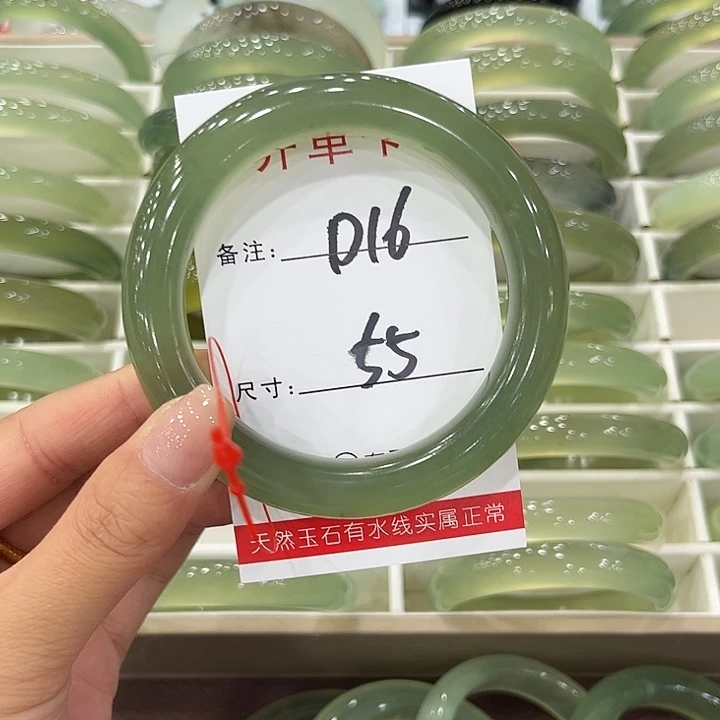 鸡***_未镶嵌蛇纹石玉手镯天然岫玉