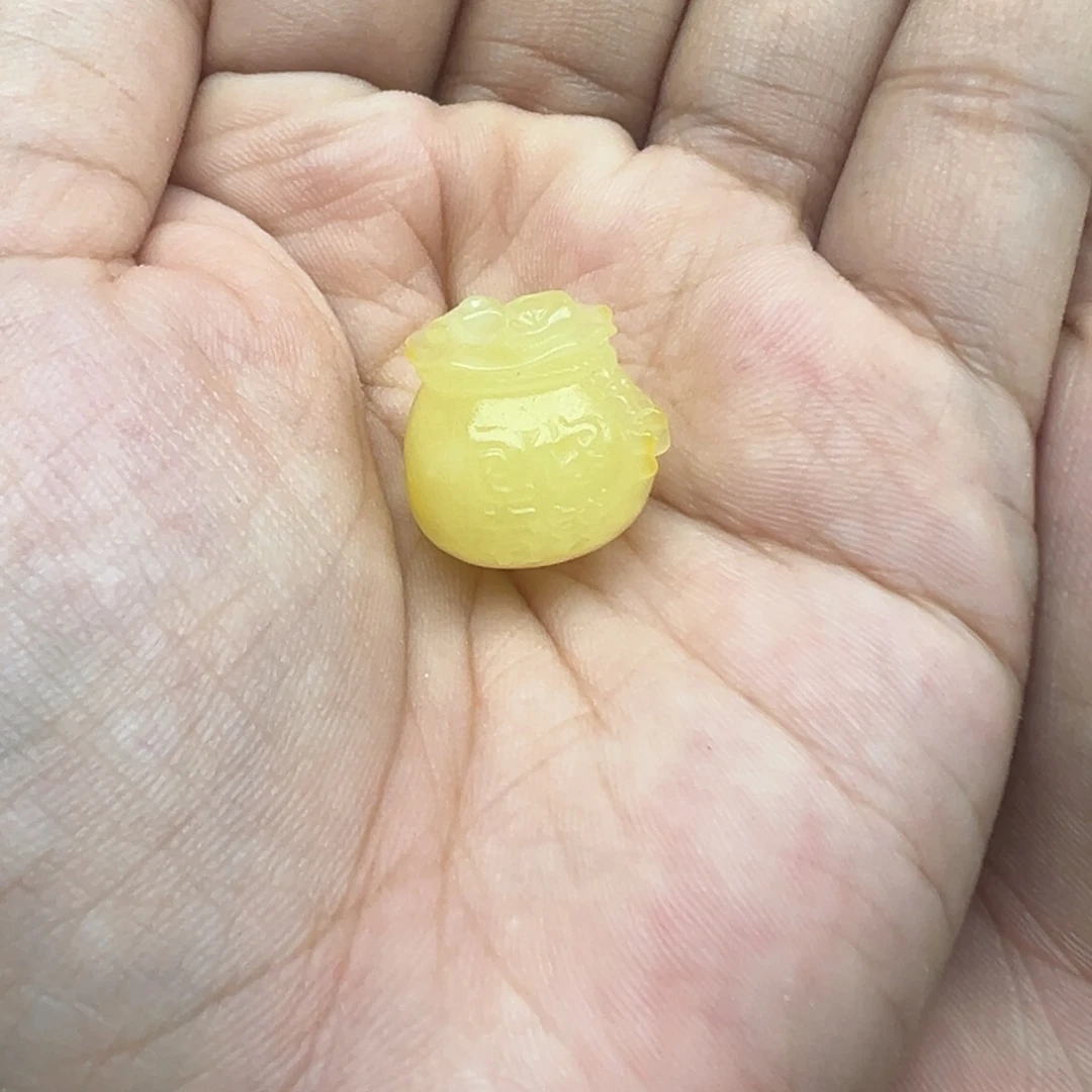 琥珀未镶嵌珠宝奇石包你有钱打孔不退换